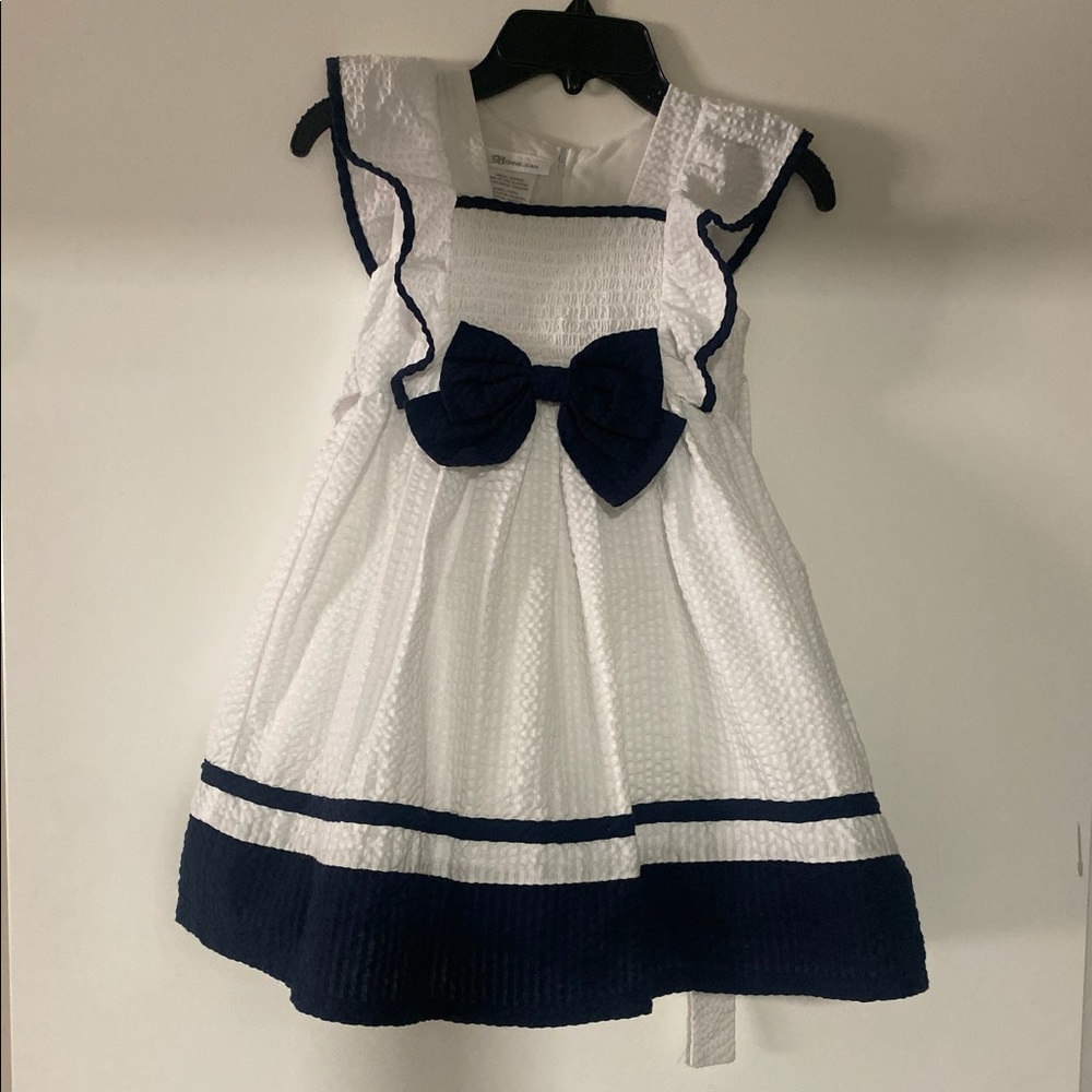 Beautiful dress. Excellent condition.